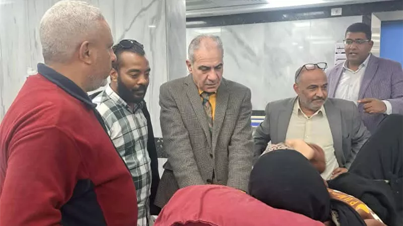 رئيس جامعة أسوان يتابع الحالة الصحية للطالبة 