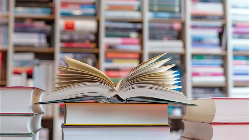 الأمن يكشف النشاط السري لمكتبة بدون ترخيص في عين شمس