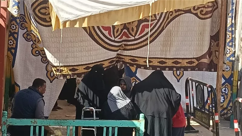 توافد السيدات للإدلاء بأصواتهن في انتخابات مجلس النواب بلجان نصر النوبة 