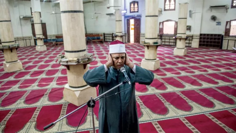 حكم الصلاة على النبي بعد الأذان.. دار الإفتاء تجيب