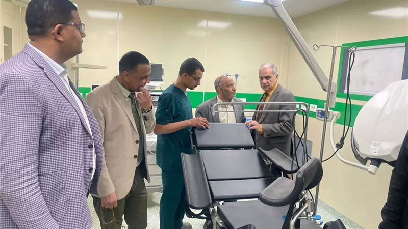 رئيس جامعة أسوان يتفقد اللمسات الأخيرة لمستشفى العظام الجامعي 