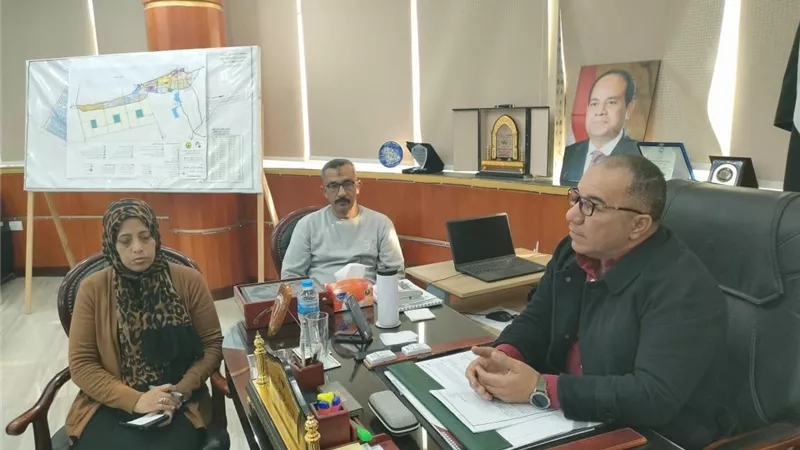 رئيس مركز ومدينة العريش يتفقد قرية الميدان ويشدد على التواصل مع المواطنين