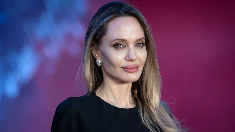 كمبوديا الأقرب.. «أنجلينا جولي» تغادر الولايات المتحدة