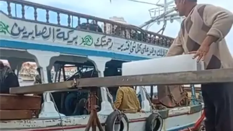 بعد انتهاء نوة عيد الميلاد.. استئناف حركة الصيد والملاحة البحرية بدمياط 