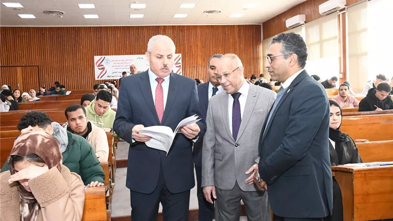 382 طالباً  يؤدون امتحانات التيرم الأول بكلية العلاج الطبيعي قناة السويس 