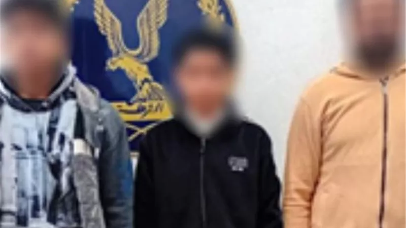 «غافلهم وهم بين يدي الله».. فيديو صادم لسرقة طلاب داخل مسجد بالشرقية 