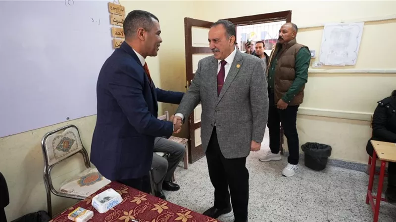محافظ أسيوط يواصل جولاته الميدانية لتفقد اللجان الانتخابية