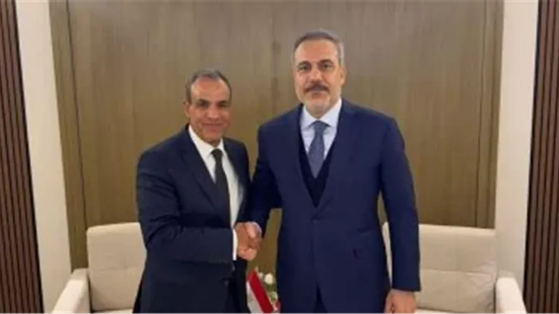 وزير الخارجية يؤكد لنظيره التركي أهمية دعم مسار الشراكة الثنائية