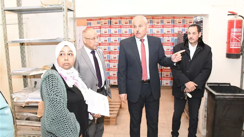 رئيس جامعة قناة السويس يتفقد مخازن الجامعة القديمة