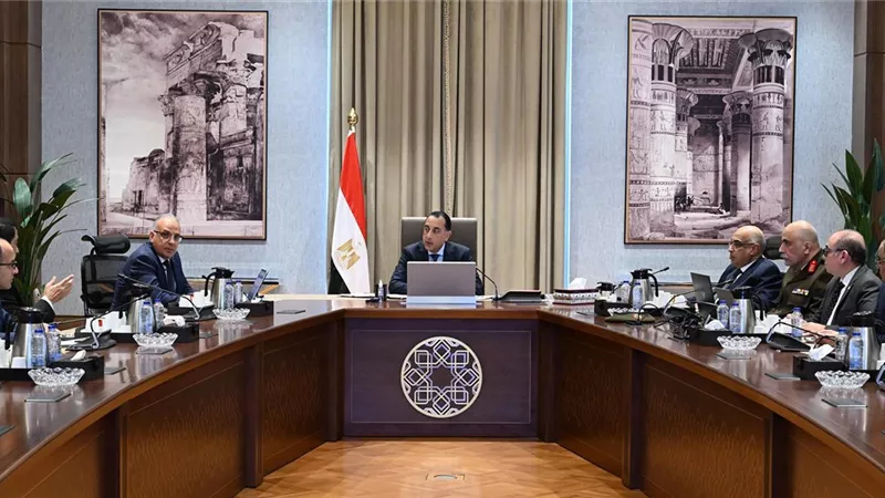رئيس الوزراء: لا تهاون في إزالة تعديات مجرى وطرح نهر النيل