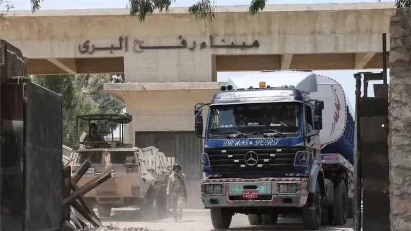 ضغوط أمريكية تجبر نتنياهو على فتح معبر رفح في الاتجاهين| فيديو