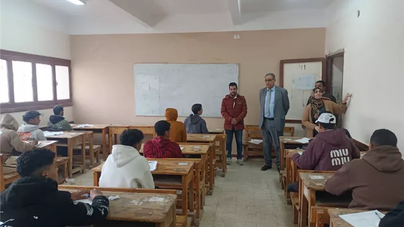 جولة تفقدية مفاجئة لمتابعة انتظام امتحانات نصف العام بمدرسة الميكانيكية