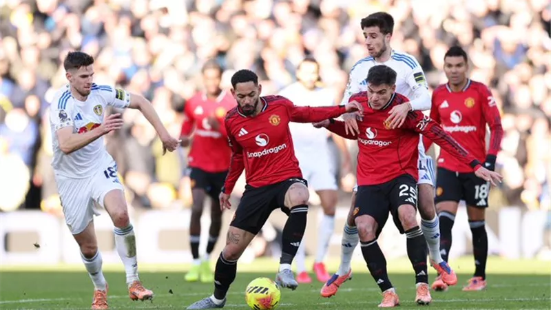 شوط أول سلبي بين مانشستر يونايتد وليدز في الدوري الإنجليزي