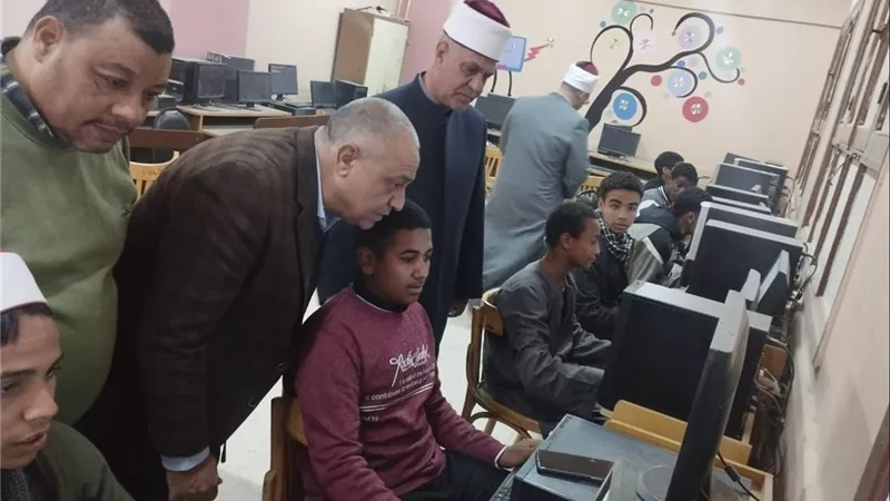 طلاب الثانوي الأزهري يؤدون امتحان الذكاء الاصطناعي عبر المنصة «Sprix» 