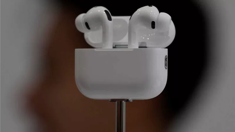 أبل تجهز نسخة أكثر تطورًا من AirPods Pro 3 بتقنية الأشعة تحت الحمراء