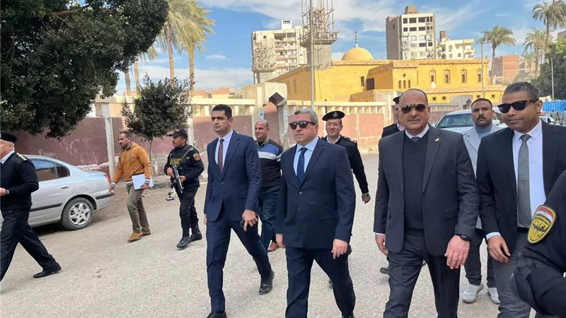 مدير أمن أسيوط يتفقد عددا من لجان جولة الإعادة بالمحافظة
