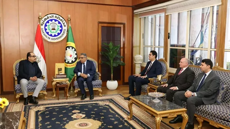 محافظ الدقهلية ووزير قطاع الأعمال العام يبحثان دعم المشروعات الصناعية 