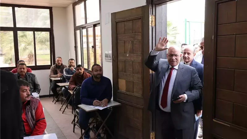 رئيس «مياه القاهرة» يتابع الاختبارات النهائية لتسوية الأوضاع العاملين