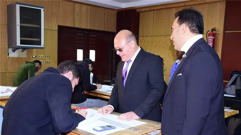 1702 طالب وطالبة يؤدون الامتحانات بهندسة جامعة سوهاج