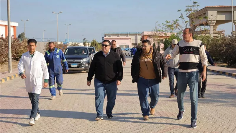 رئيس مياه البحيرة يفاجئ العاملين بمحطة أبو المطامير