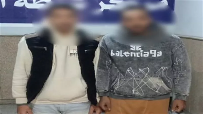 فيديو صادم.. سائق يجبر على سب نفسه وقريته و