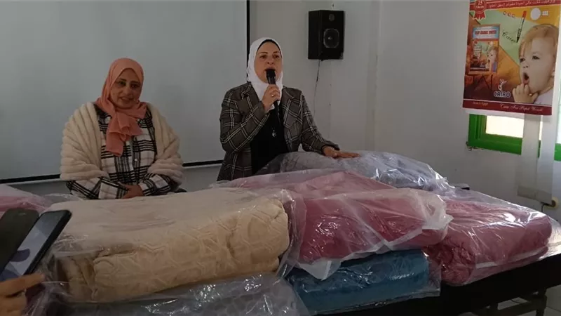 «تضامن الإسماعيلية» توزع بطاطين على 50 أسرة من «الأولى بالرعاية»