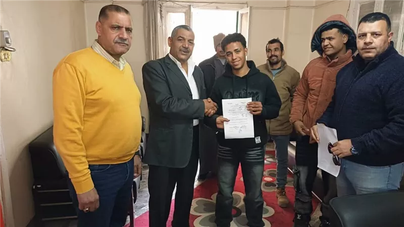مديرية عمل بني سويف تسلم عقود عمل بالأردن