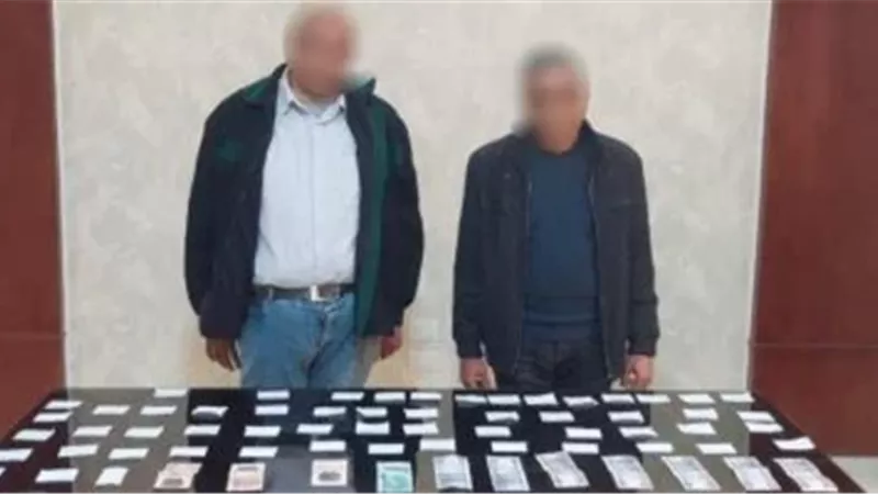 ضبط شخصين يوزعان أموالا بمحيط اللجان الانتخابية بالمنيا