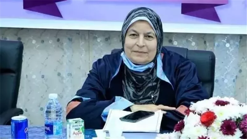 هل تسقط حضانة الأم بسفرها لأداء العمرة أو الحج؟.. أستاذة بالأزهر تجيب| خاص