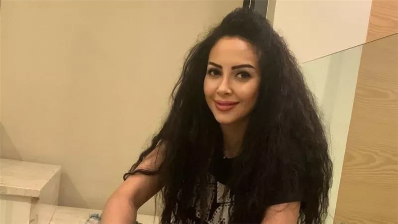كان يتهرب من إعلان زواجهما.. تفاصيل طلاق إيمان الزيدي من محمد عبد المنصف