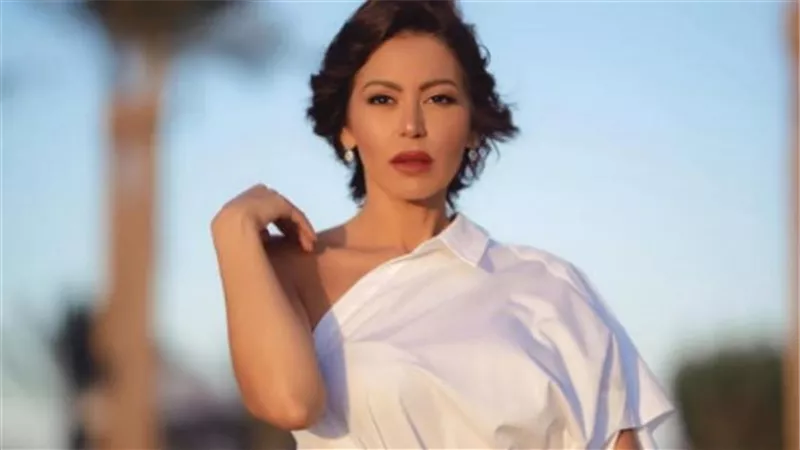 بدبلة سوليتير.. أول ظهور لـ لقاء الخميسي بعد تصريحاتها عن «عبد المنصف»