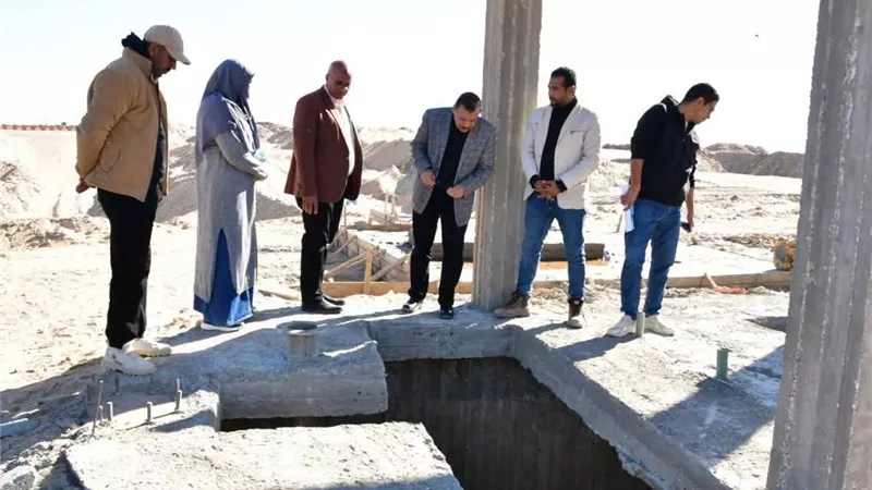 رئيس جامعة الوادي الجديد يتفقد مشروعات البنية التحتية بالكليات