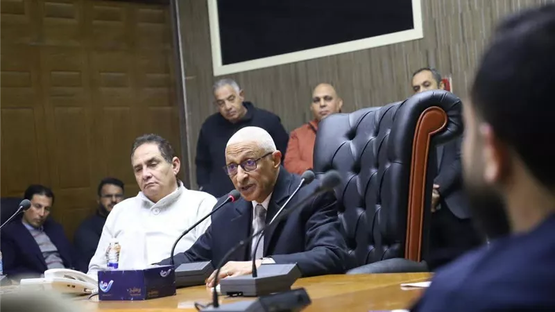 محافظ شمال سيناء يجتمع بالجهاز التنفيذي ويشدد على تكثيف الجهود 