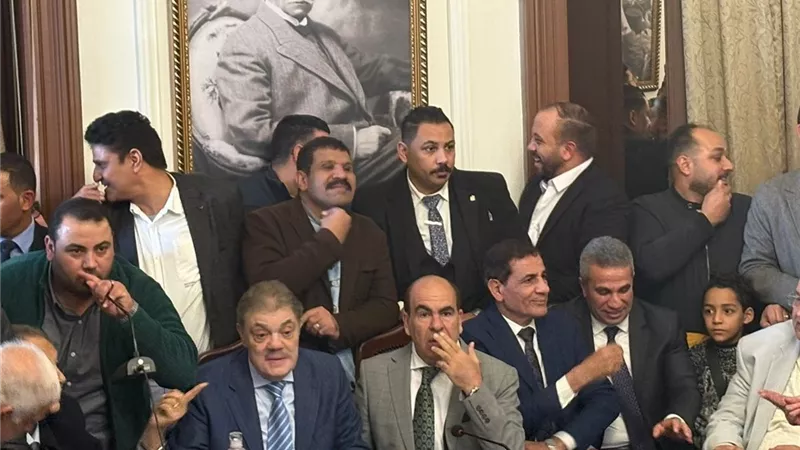 السيد البدوي يتقدم بأوراق ترشحه لرئاسة الوفد وسط حضور واسع من مؤيديه