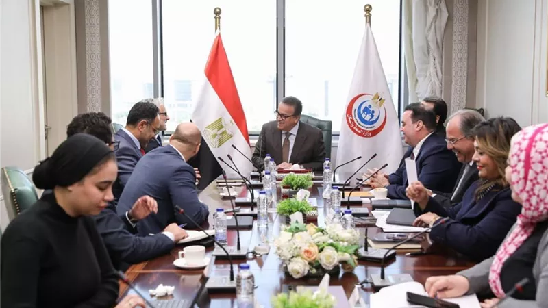 الصحة تبحث مع شركة «فيلبس» توطين صناعة أجهزة الأشعة|صور