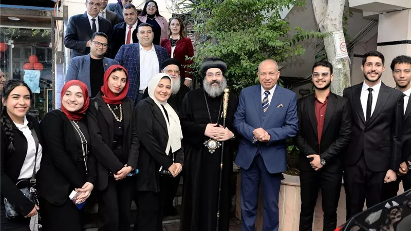 رئيس جامعة المنصورة يهنئ الأخوة الأقباط بعيد الميلاد المجيد