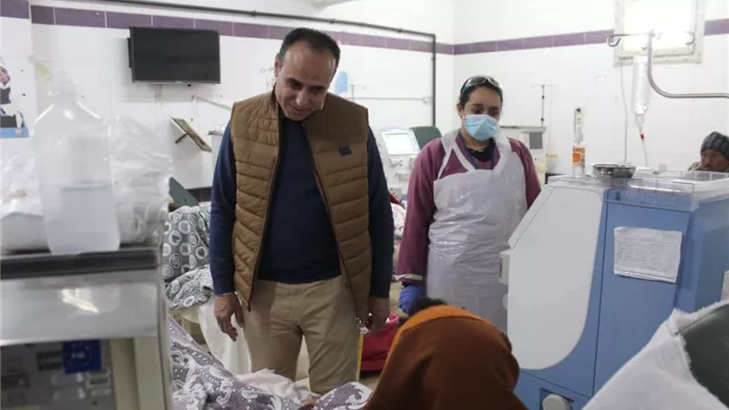 وكيل «صحة بني سويف» يتفقد وحدة الغسيل الكلوي والمستشفى القروي للميمون