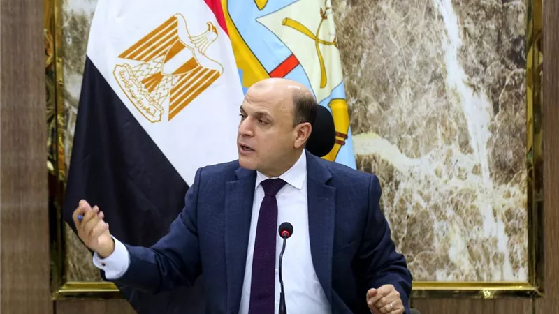 محافظ كفر الشيخ يستعرض الموقف التنفيذي لمشروعات التوسع بخدمات الصرف الصحي