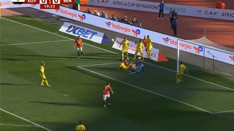 30 دقيقة| منتخب مصر يواصل إهدار الفرص السهلة أمام بنين| فيديو 