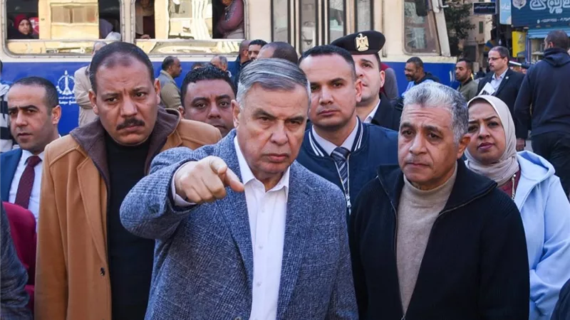 محافظ الإسكندرية يأمر بإزالة 12 محلاً مخالفا وجراجا غير مرخص