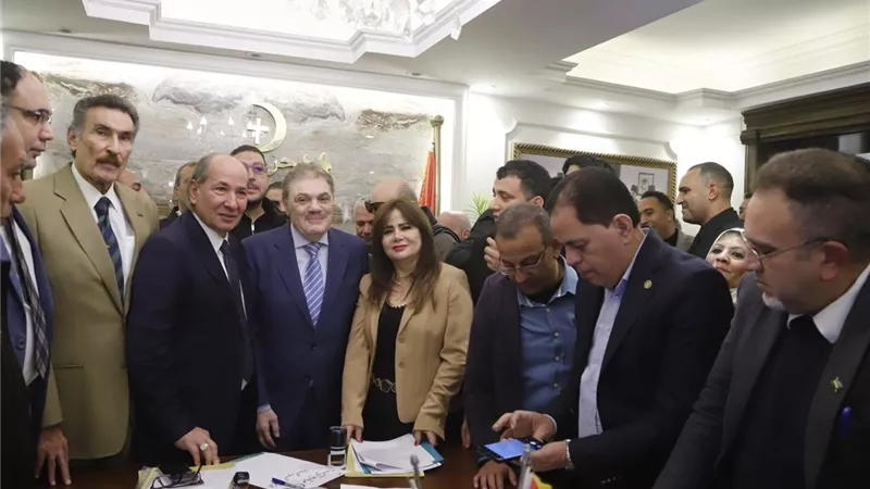 ترشح السيد البدوي يعيد الجدل حول مستقبل حزب الوفد.. صور