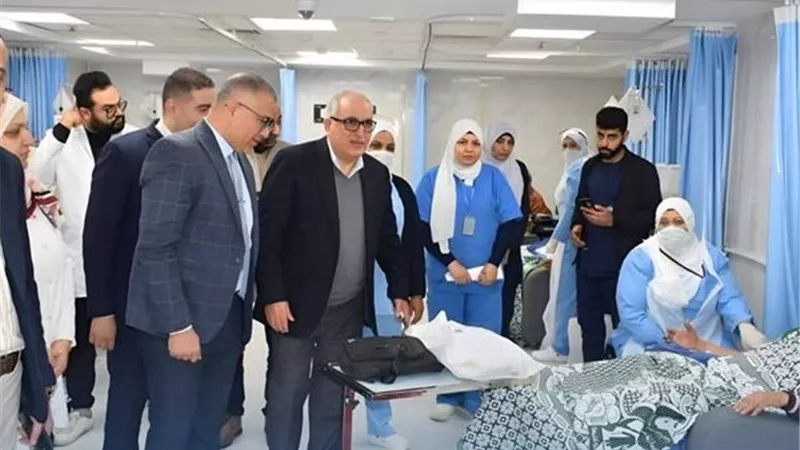 رئيس هيئة التأمين الصحي يتابع تشغيل وحدة الكلي الجديدة بمستشفى صيدناوي
