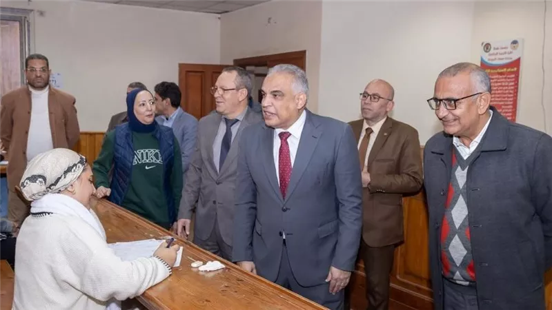 رئيس جامعة طنطا يجري جولة موسعة لمتابعة أعمال الامتحانات بعدد من الكليات