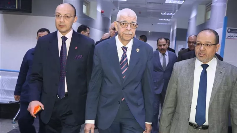 رئيس جامعة المنوفية يتفقد العيادات الخارجية بالمستشفيات الجامعية 