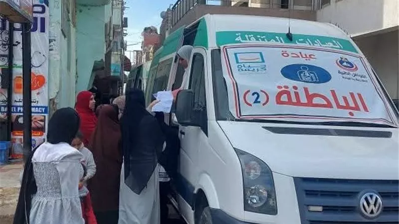 ضمن مبادرة «حياة كريمة».. الكشف على 1193 مواطنا بقافلة طبية بكفر سعد