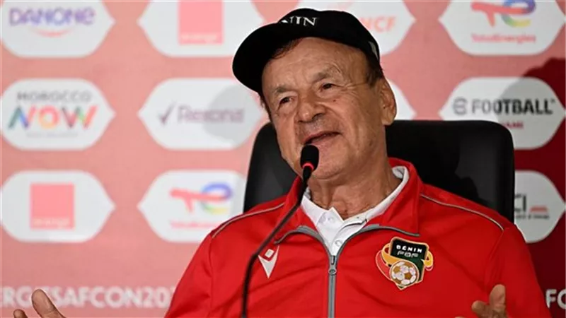 مدرب بنين يشيد بروح لاعبيه بعد الخسارة أمام مصر في أمم إفريقيا