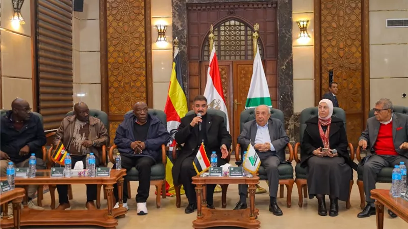نقيب المهندسين يبحث تعزيز التعاون الهندسي مع أوغندا 