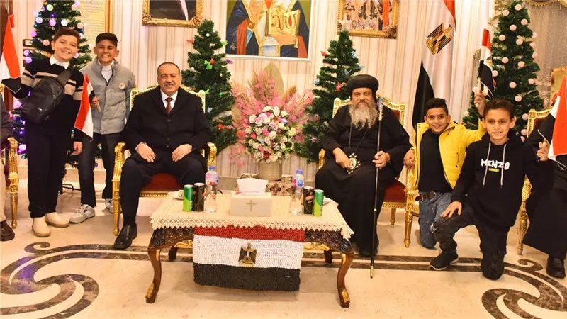 محافظ أسيوط يزور مطرانية منفلوط والكنيسة الإنجيلية للتهنئة بعيد الميلاد