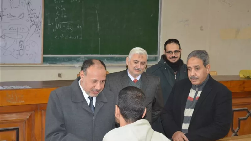 نائب رئيس جامعة الأزهر بأسيوط يتفقد سير الامتحانات بالكليات