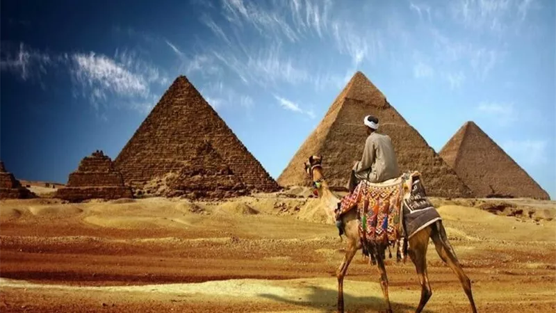 من الأهرامات إلى سانت كاترين.. كيف تعيد الدولة رسم خريطة السياحة؟